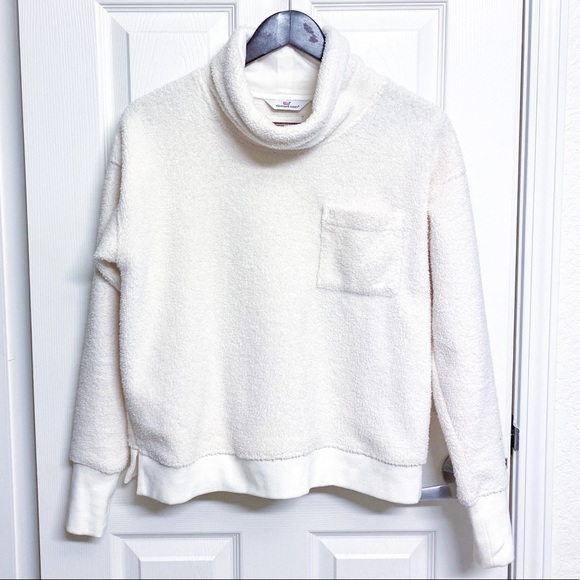Vineyard Vines Sweaters - nwot Vineyard Vines sherpa pullover